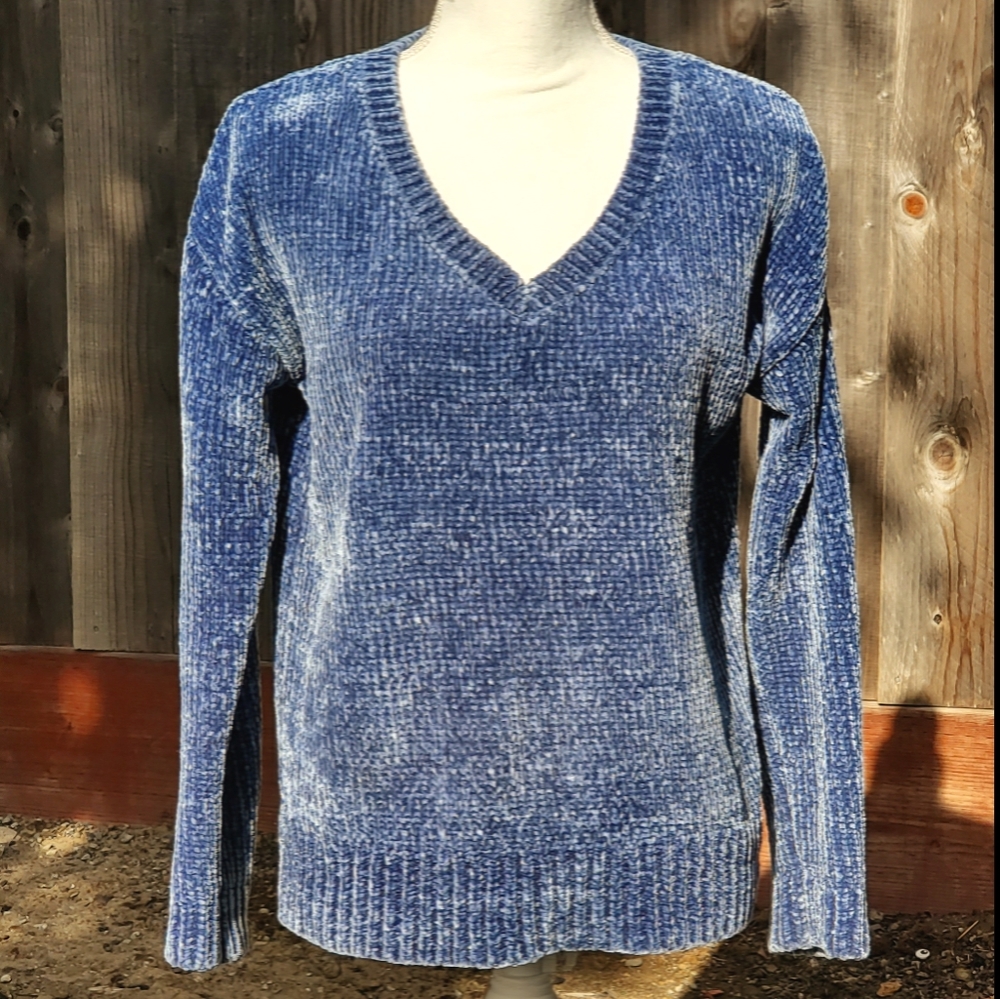 Knitted GAP Vneck Sweater